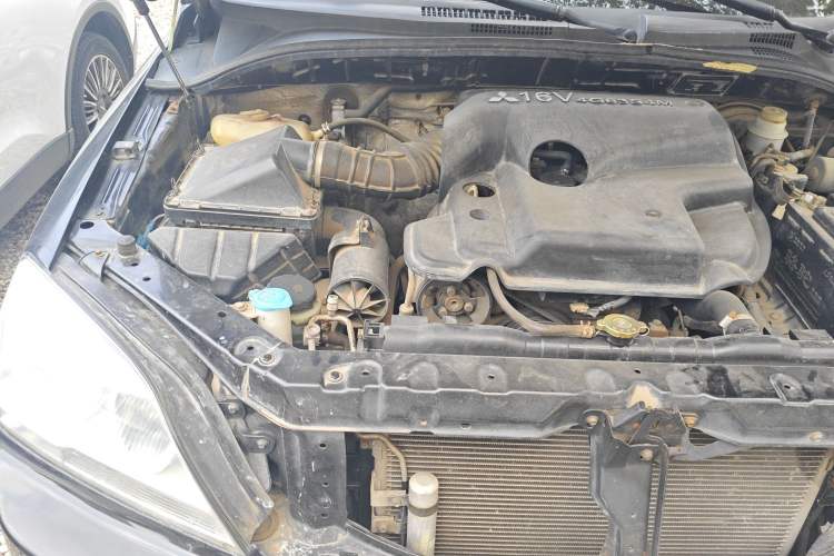 Used Huanghai Qisheng F1 2012 2.0L Two-Wheel-Drive Sport Edition Engine Bay Right