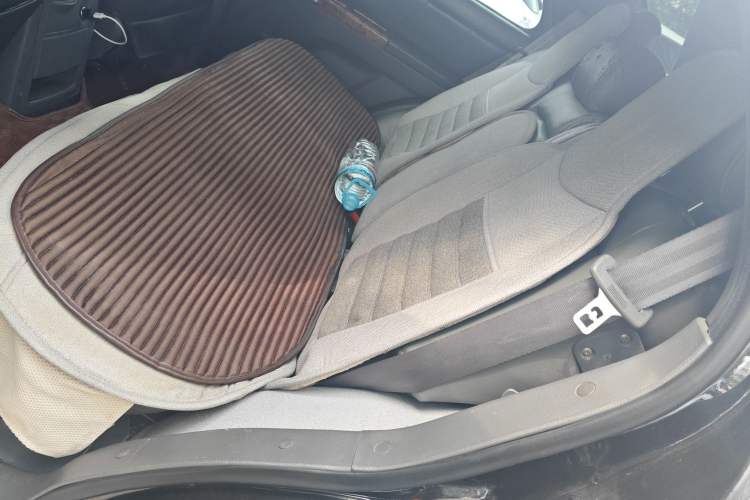 Used Huanghai Qisheng F1 2012 2.0L Two-Wheel-Drive Sport Edition Left Rear Seat