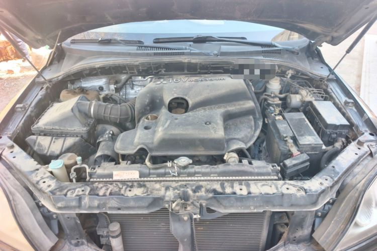 Used Huanghai Qisheng F1 2009 2.0L Two-Wheel Drive DD6460D Engine Bay