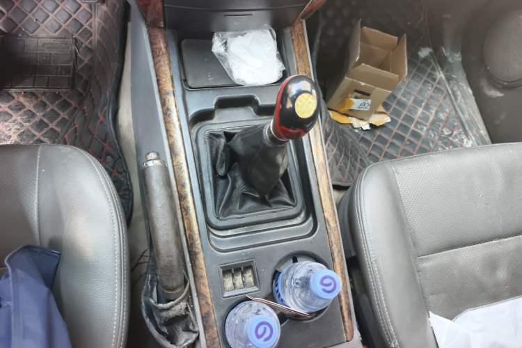 Used Huanghai Qisheng F1 2009 2.0L Two-Wheel Drive DD6460D Gear Lever