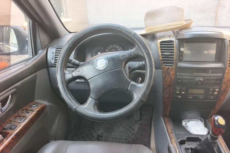Used Huanghai Qisheng F1 2009 2.0L Two-Wheel Drive DD6460D Steering Wheel