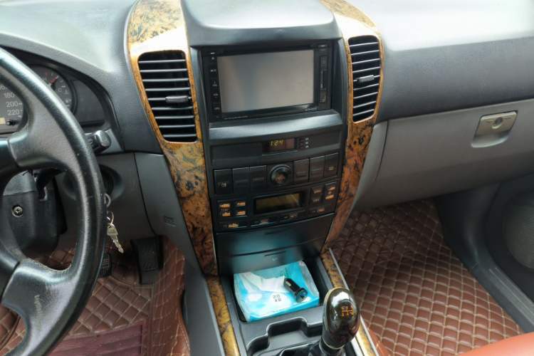 Used Huanghai Qisheng F1 2009 2.4L Two-Wheel Drive DD6470 Audio And AC Panel