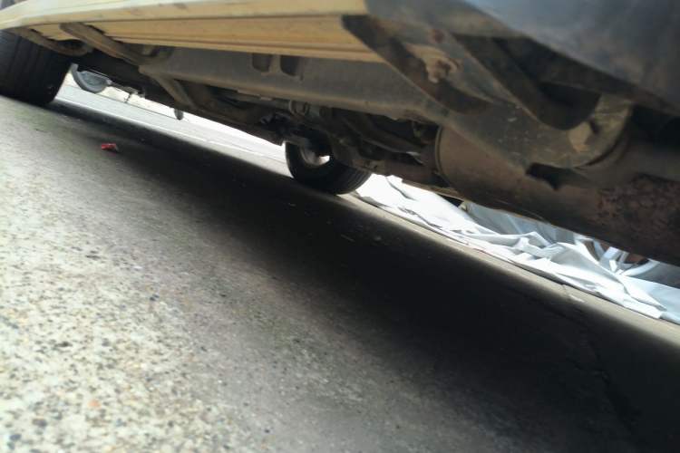 Used Huanghai Qisheng F1 2009 2.4L Two-Wheel Drive DD6470 Chassis Rear Left