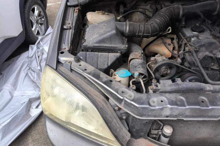 Used Huanghai Qisheng F1 2009 2.4L Two-Wheel Drive DD6470 Engine Bay Right