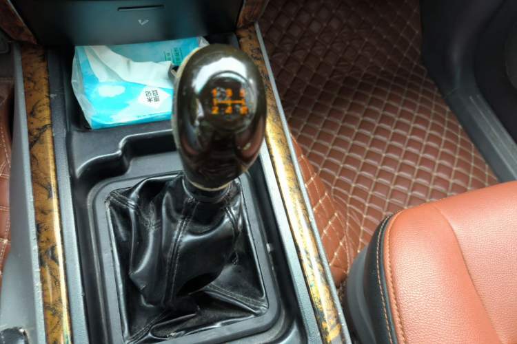 Used Huanghai Qisheng F1 2009 2.4L Two-Wheel Drive DD6470 Gear Lever