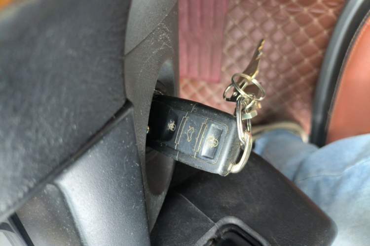 Used Huanghai Qisheng F1 2009 2.4L Two-Wheel Drive DD6470 Vehicle Key