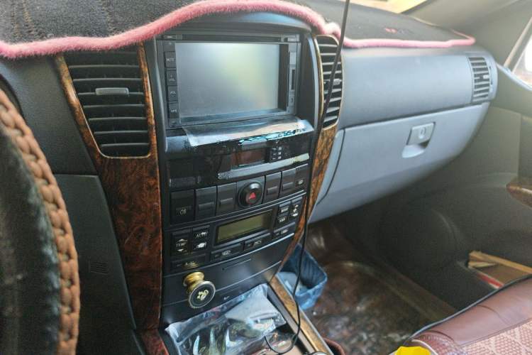 Used Huanghai Qisheng F1 2012 2.0L Two-Wheel Drive Business Edition Audio And AC Panel