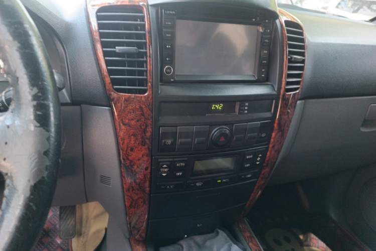 Used Huanghai Qisheng F1 2012 2.0L Two-Wheel Drive Business Edition Audio And AC Panel