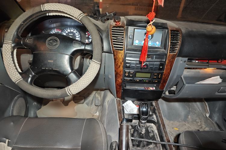 Used Huanghai Qisheng F1 2012 2.0L Two-Wheel-Drive Sport Edition Center Console