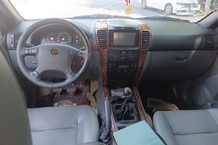 Used Huanghai Qisheng F1 2012 2.0L Two-Wheel Drive Business Edition Center Console