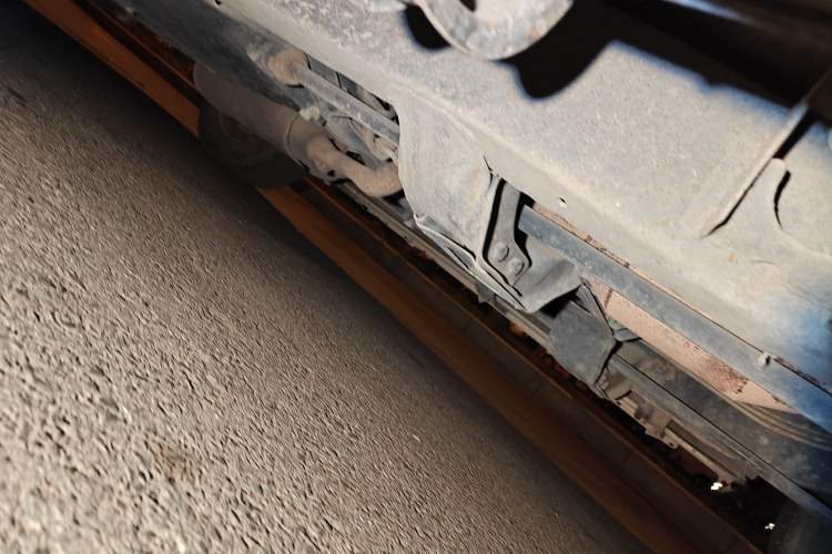 Used Huanghai Qisheng F1 2012 2.0L Two-Wheel-Drive Sport Edition Chassis Front Right