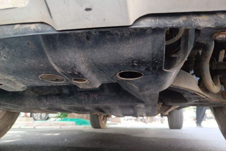 Used Huanghai Qisheng F1 2012 2.0L Two-Wheel Drive Business Edition Chassis Front