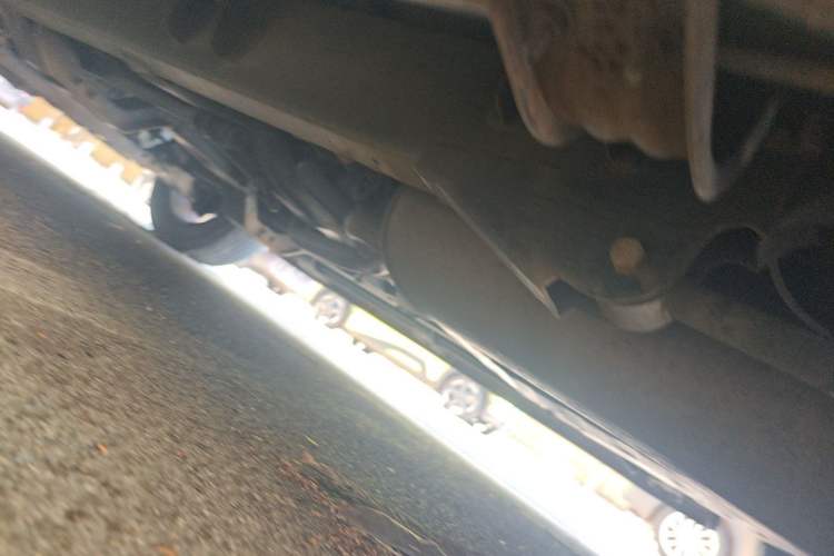 Used Huanghai Qisheng F1 2012 2.0L Two-Wheel Drive Business Edition Chassis Rear Left
