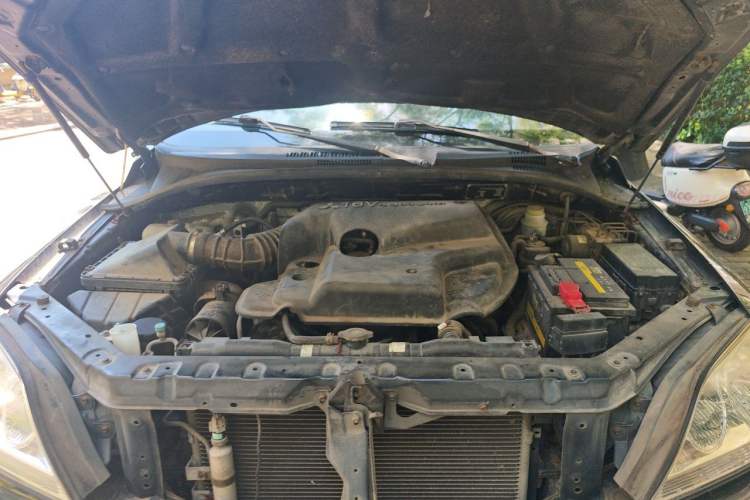 Used Huanghai Qisheng F1 2012 2.0L Two-Wheel Drive Business Edition Engine Bay