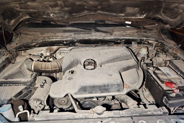 Used Huanghai Qisheng F1 2012 2.0L Two-Wheel-Drive Sport Edition Engine Bay