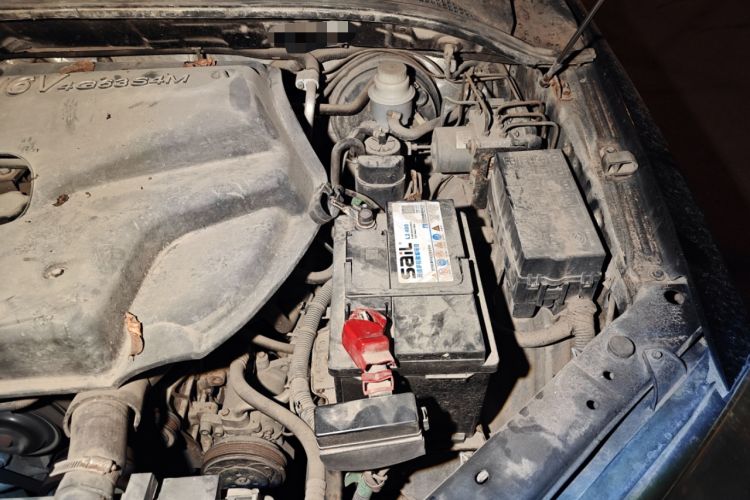 Used Huanghai Qisheng F1 2012 2.0L Two-Wheel-Drive Sport Edition Engine Bay Left