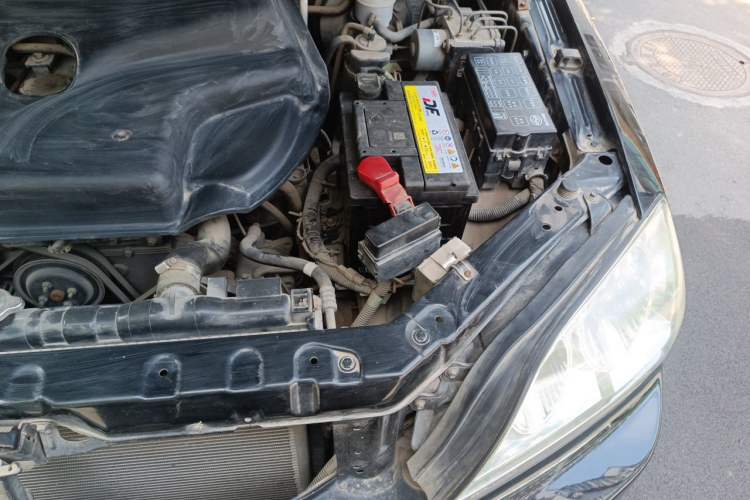 Used Huanghai Qisheng F1 2012 2.0L Two-Wheel Drive Business Edition Engine Bay Left