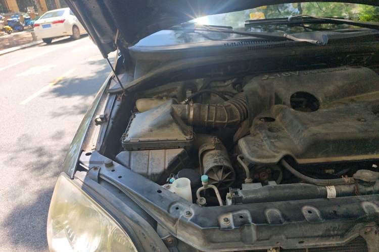 Used Huanghai Qisheng F1 2012 2.0L Two-Wheel Drive Business Edition Engine Bay Right