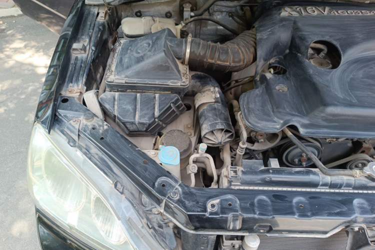 Used Huanghai Qisheng F1 2012 2.0L Two-Wheel Drive Business Edition Engine Bay Right