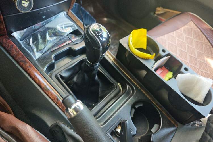Used Huanghai Qisheng F1 2012 2.0L Two-Wheel Drive Business Edition Gear Lever