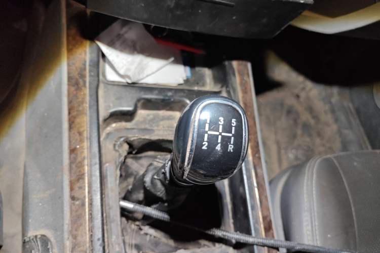 Used Huanghai Qisheng F1 2012 2.0L Two-Wheel-Drive Sport Edition Gear Lever