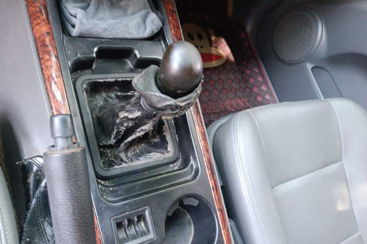 Used Huanghai Qisheng F1 2012 2.0L Two-Wheel Drive Business Edition Gear Lever