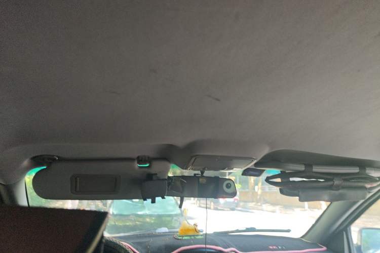 Used Huanghai Qisheng F1 2012 2.0L Two-Wheel Drive Business Edition Headliner