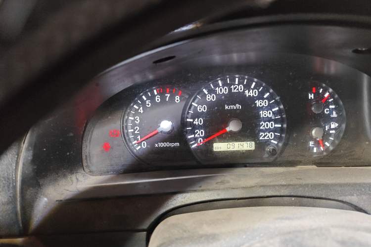 Used Huanghai Qisheng F1 2012 2.0L Two-Wheel-Drive Sport Edition Instrument Cluster