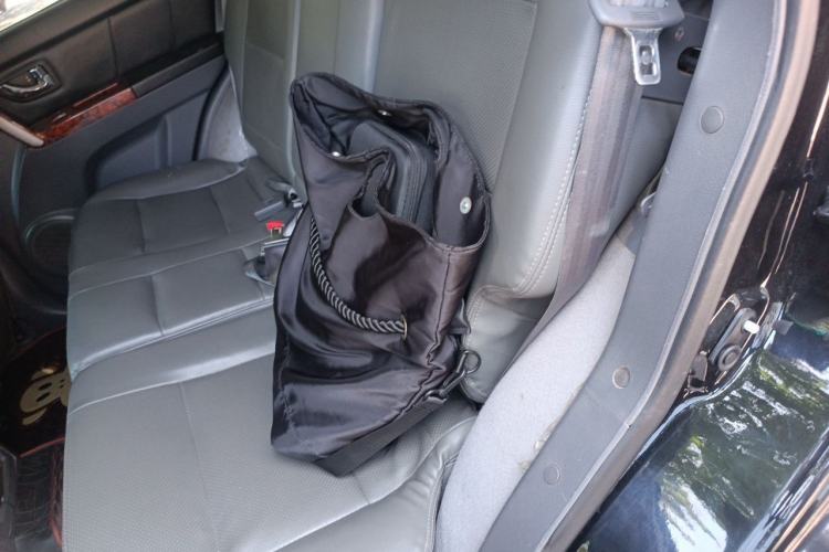 Used Huanghai Qisheng F1 2012 2.0L Two-Wheel Drive Business Edition Left Rear Seat