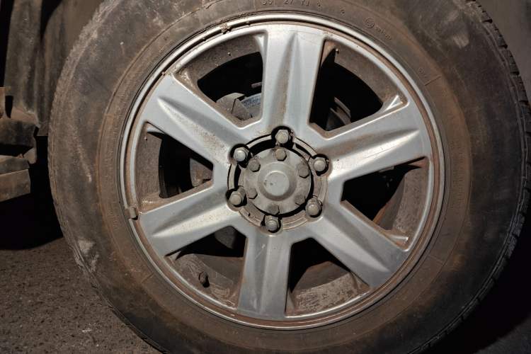 Used Huanghai Qisheng F1 2012 2.0L Two-Wheel-Drive Sport Edition Right Front Wheel Hub