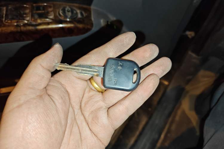 Used Huanghai Qisheng F1 2012 2.0L Two-Wheel-Drive Sport Edition Vehicle Key