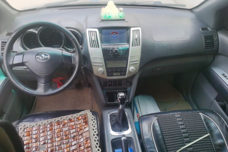 Used Huanghai Qisheng V3 2011 2.0L Ultra-Luxury Version Center Console