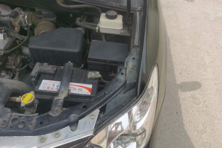 Used Huanghai Qisheng V3 2011 2.0L Ultra-Luxury Version Engine Bay Left