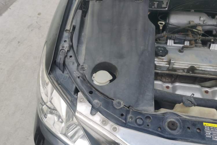 Used Huanghai Qisheng V3 2011 2.0L Ultra-Luxury Version Engine Bay Right