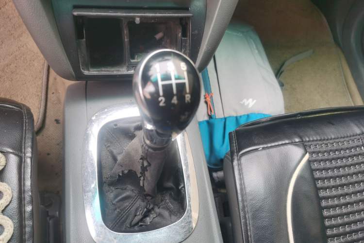 Used Huanghai Qisheng V3 2011 2.0L Ultra-Luxury Version Gear Lever