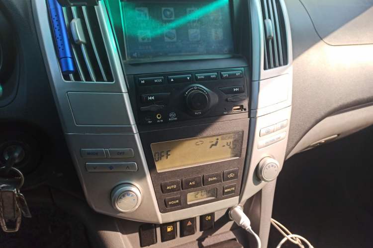 Used Huanghai Qisheng V3 2011 2.0L Ultra-Luxury Version Audio And AC Panel