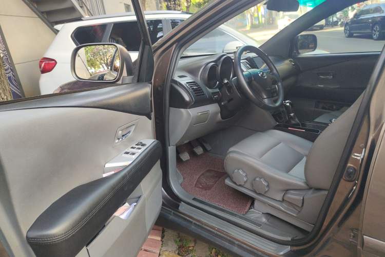 Used Huanghai Qisheng V3 2011 2.0L Ultra-Luxury Version Driver Seat