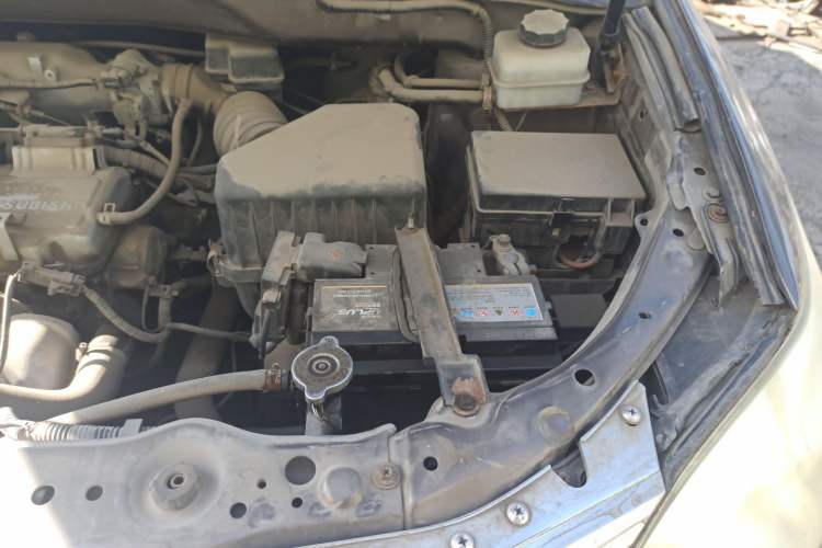 Used Huanghai Qisheng V3 2011 2.0L Ultra-Luxury Version Engine Bay Left