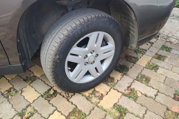Used Huanghai Qisheng V3 2011 2.0L Ultra-Luxury Version Right Front Wheel Hub
