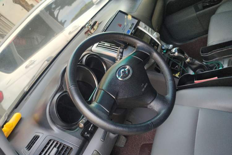 Used Huanghai Qisheng V3 2011 2.0L Ultra-Luxury Version Steering Wheel