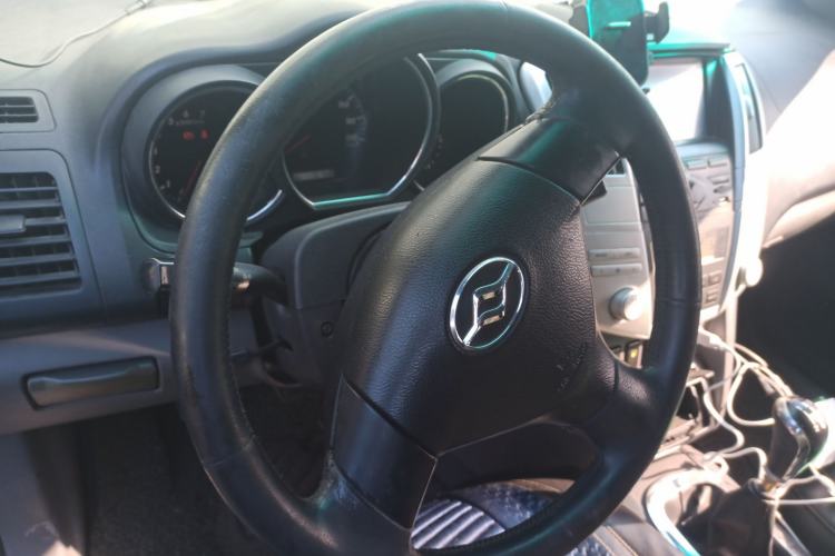 Used Huanghai Qisheng V3 2011 2.0L Ultra-Luxury Version Steering Wheel