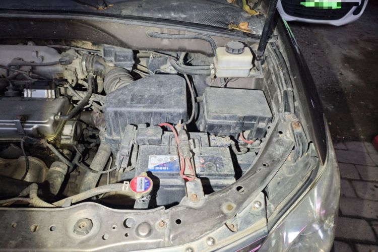 Used Huanghai Qisheng V3 2011 2.0L Ultra-Luxury Version Engine Bay Left