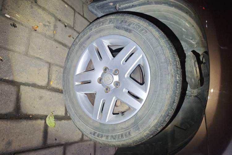 Used Huanghai Qisheng V3 2011 2.0L Ultra-Luxury Version Right Front Wheel Hub