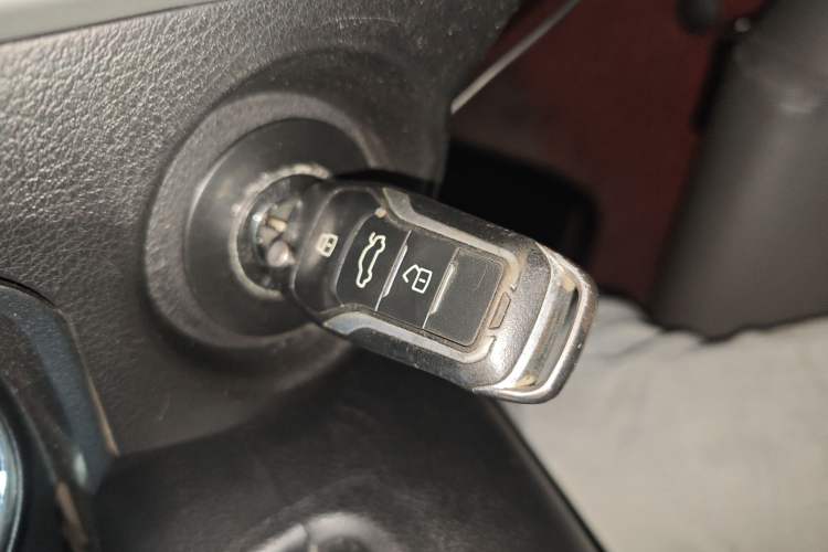 Used Huanghai Qisheng V3 2011 2.0L Ultra-Luxury Version Vehicle Key
