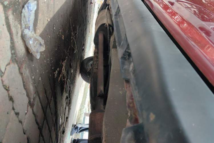 Used Huanghai Qisheng V3 2011 2.0L Ultra-Luxury Version Chassis Front Right