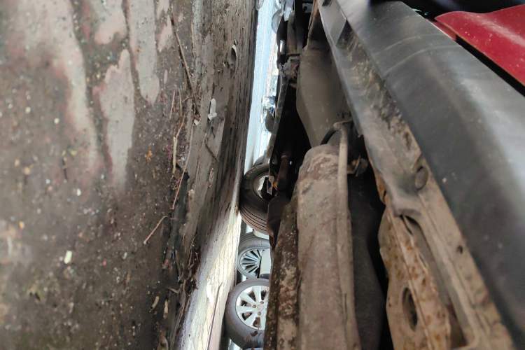 Used Huanghai Qisheng V3 2011 2.0L Ultra-Luxury Version Chassis Rear Left