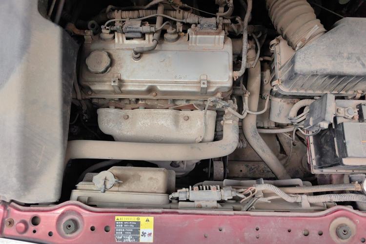 Used Huanghai Qisheng V3 2011 2.0L Ultra-Luxury Version Engine Bay