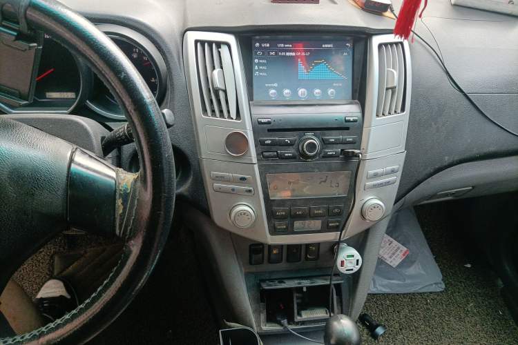 Used Huanghai Qisheng V3 2011 2.0L Ultra-Luxury Version Audio And AC Panel