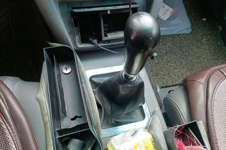Used Huanghai Qisheng V3 2011 2.0L Ultra-Luxury Version Gear Lever