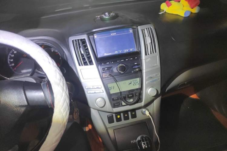 Used Huanghai Qisheng V3 2011 2.0L Ultra-Luxury Version Audio And AC Panel